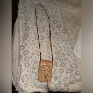 Limited edition Tory Burch crossbody. Perfect for any vacation!